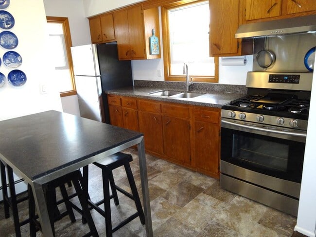 Quartz countertop, stainless appliances. - 7224 33rd Ave N