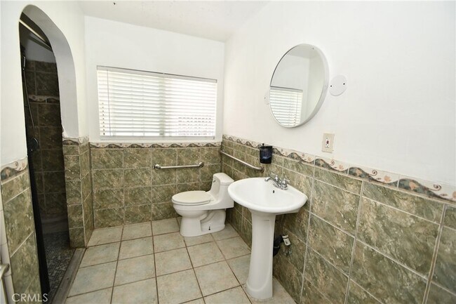 Foto del edificio - 14103 Fonthill Ave