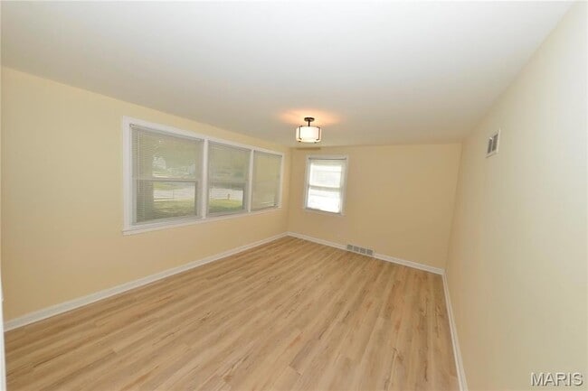 Building Photo - 1005 Hawthorn Ave