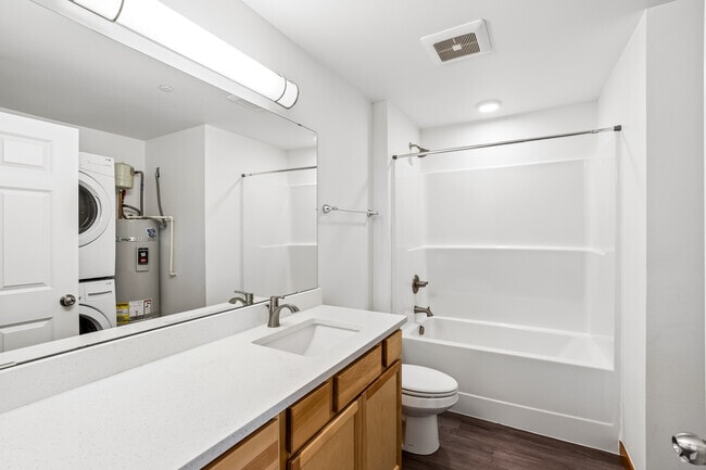 3BR, 1BA - 745SF - Bathroom - 1200/1210 Billy Frank Jr St.