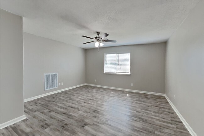 Foto del edificio - 6611 Barker Bend Ln