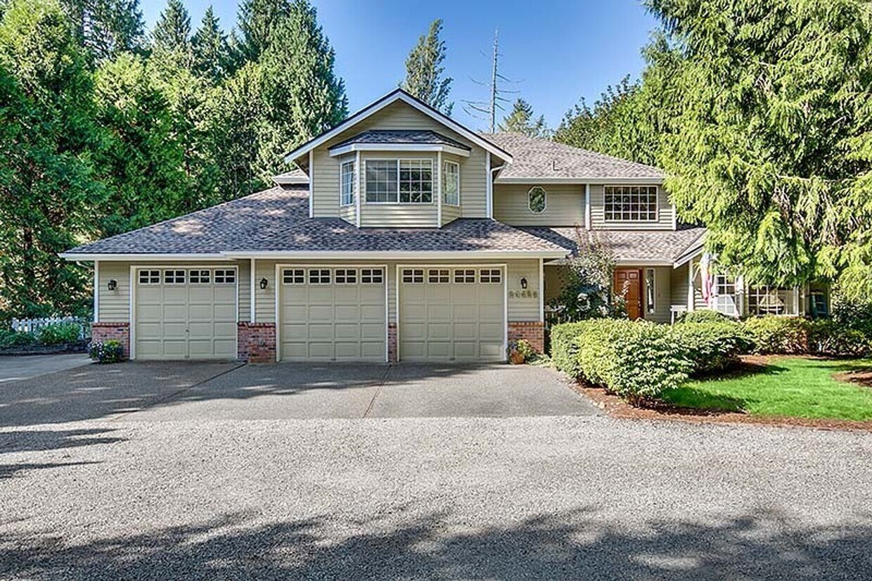Primary Photo - For Rent – Stunning 4-Bedroom NW Contempor...