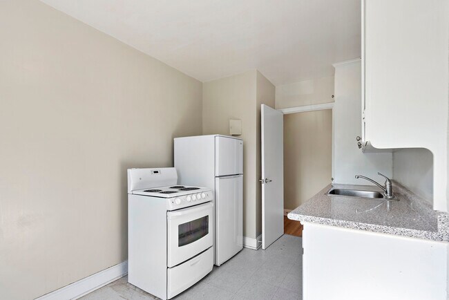 Photo du bâtiment - 19-23 Engelhart Cres,64-68 Harris Park Dr