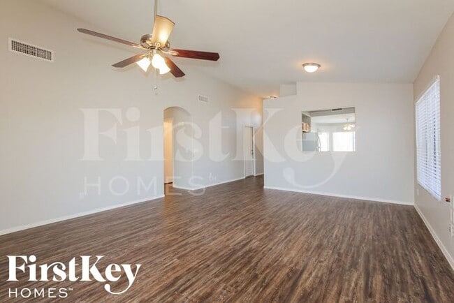 Building Photo - 2309 E Siesta Ln