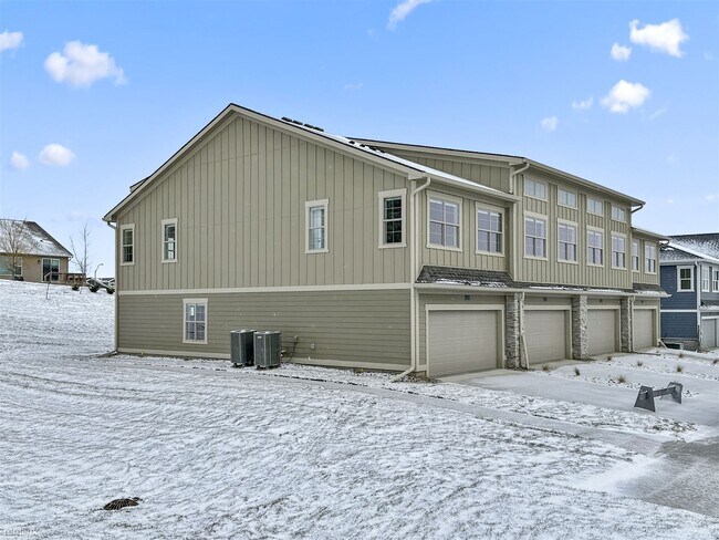 Building Photo - 3 br, 2.5 bath House - Kings Grove Townhom...