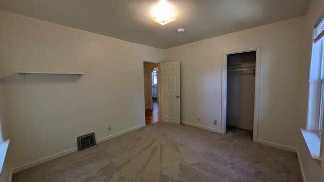 Foto del edificio - 980 NE C St