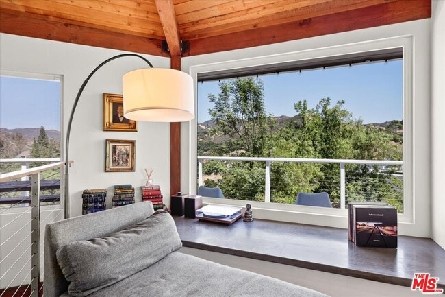 Foto del edificio - 1746 Deerhill Trail