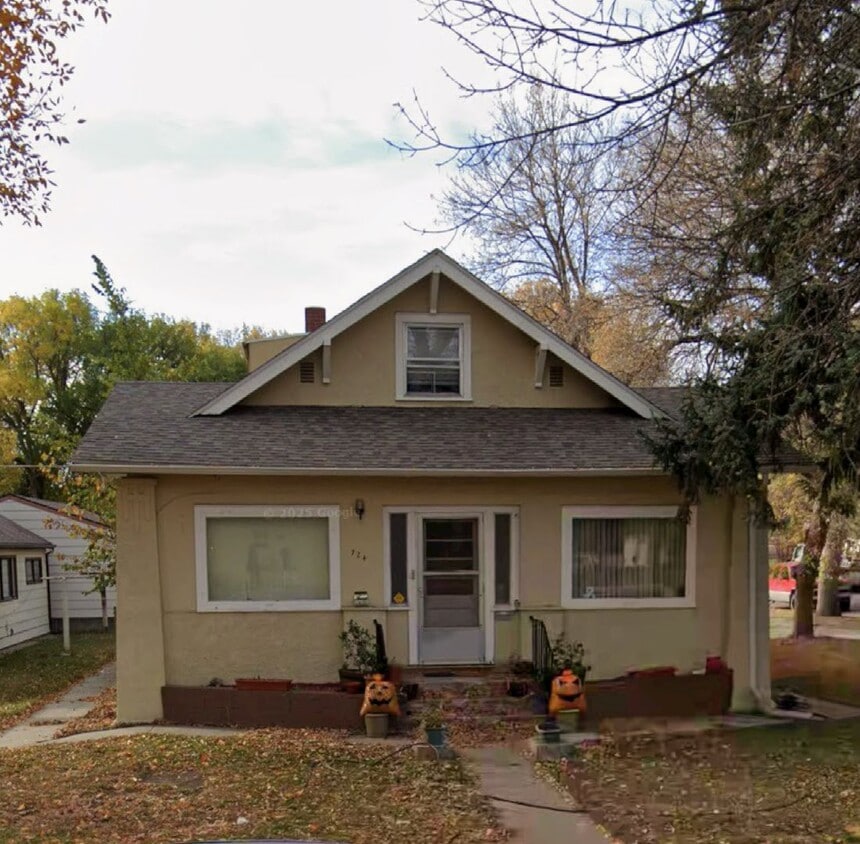 Primary Photo - 724 1st Ave SW