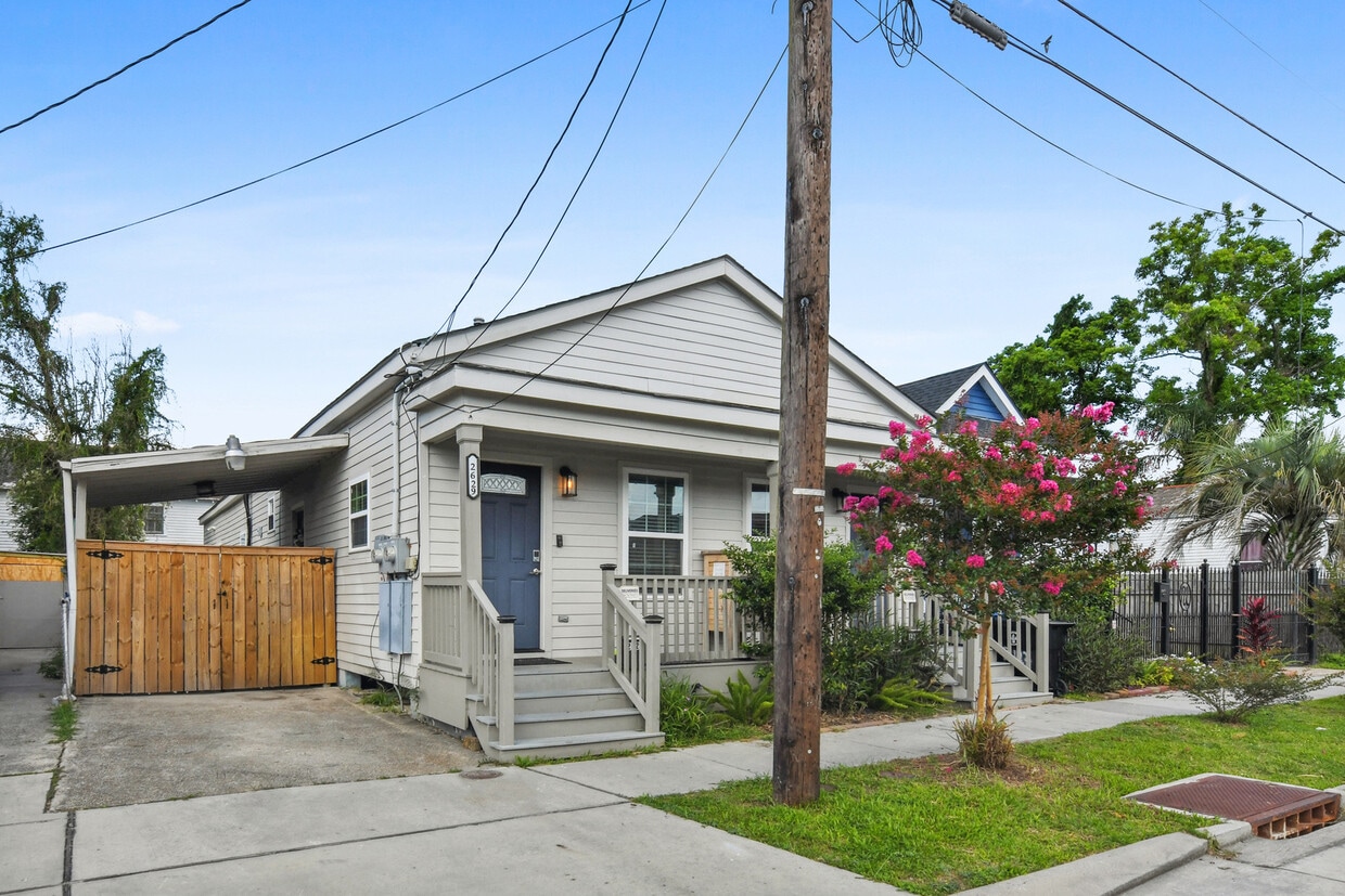 Primary Photo - 2629 Aubry St