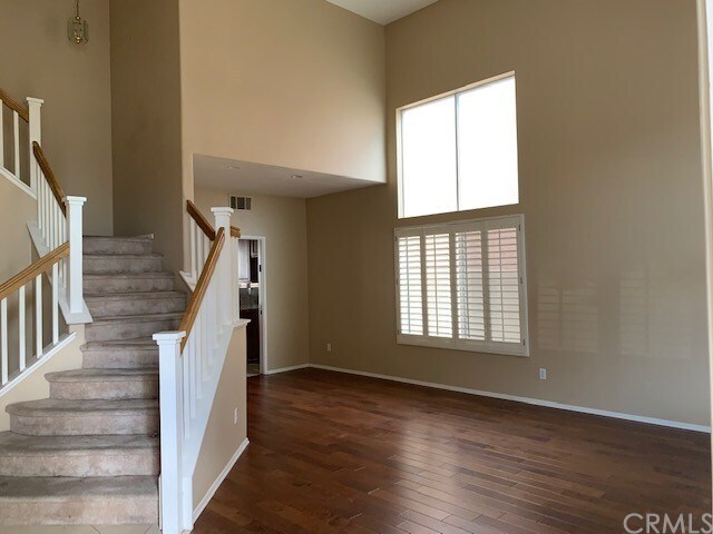 Building Photo - 37281 Jerome Ln