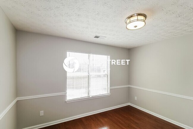 Foto del edificio - 4 Bedroom Pet-Friendly Home in Decatur, GA with Main Street Renewal