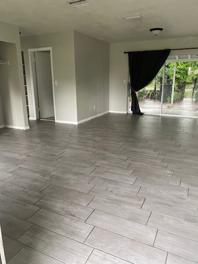 Foto del edificio - 3 Bed 2 Bath Home | Fenced Yard | Pet Frie...