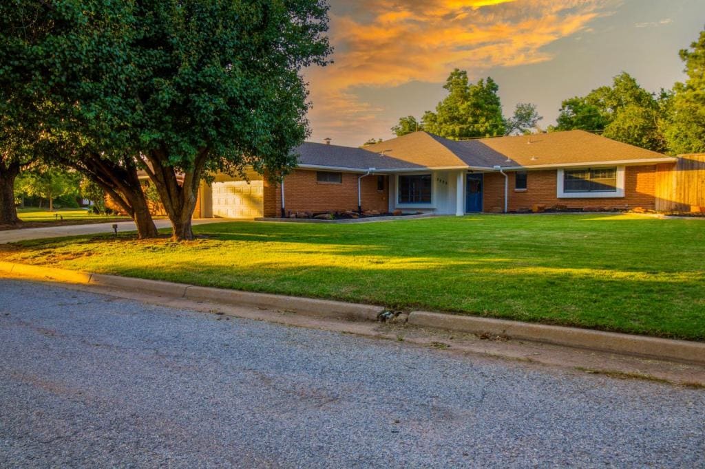 Foto principal - 3225 Elmwood Ave