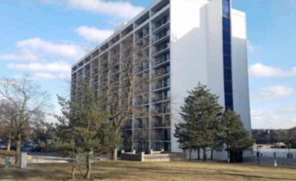 Building Photo - 2015 S Finley Rd