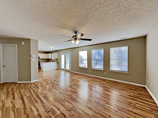 Building Photo - 1321 Crestfield Dr