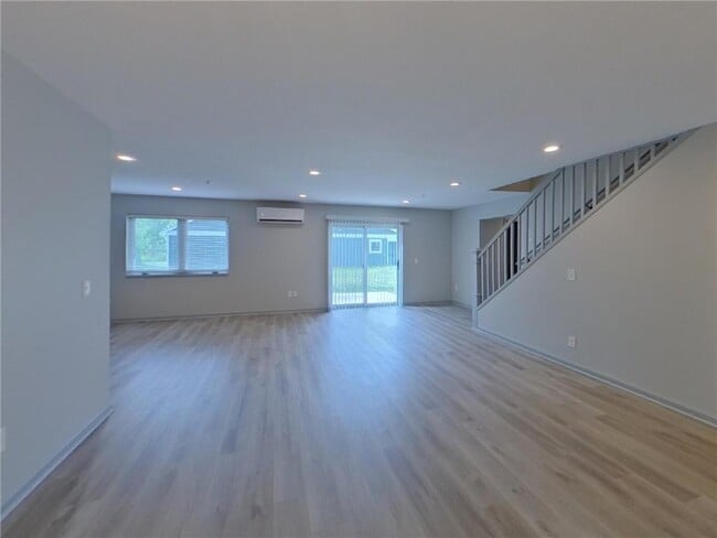 Building Photo - 827 Garceau Ln