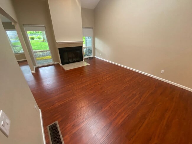 Building Photo - 2 br, 2.5 bath House - 12940 SW 5th Street