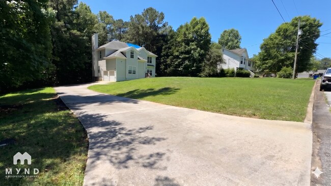 Building Photo - 2107 Brandy Woods Dr SE