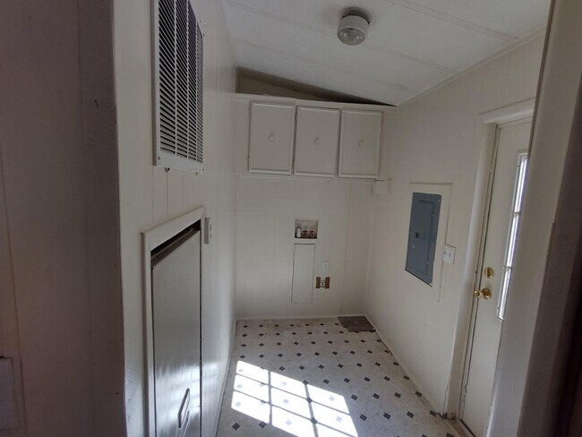 Building Photo - 189 Private Rd 3376G