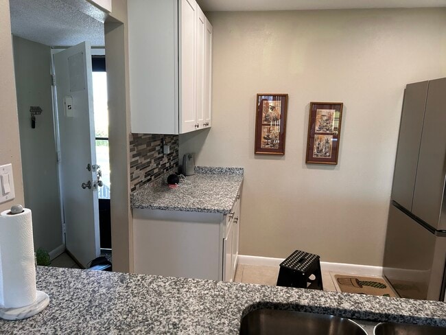 Foto del edificio - 2727 N Wickham Rd