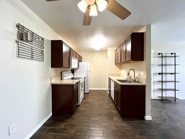 Foto del edificio - 1265 Kendall Dr