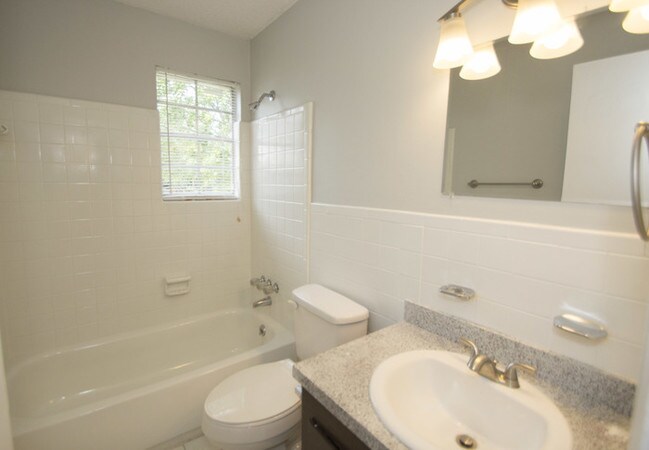 Foto del edificio - Now Available