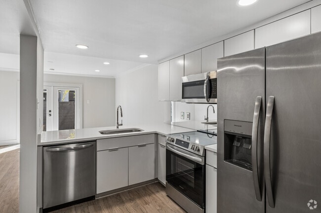 Interior Photo - Springhill Oaks