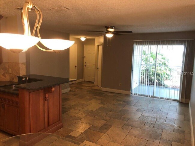 Foto del edificio - 2548 Grassy Point Dr