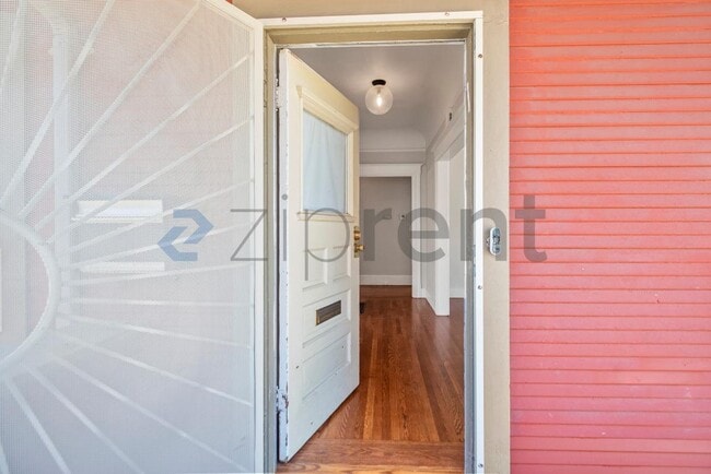 Building Photo - Unit