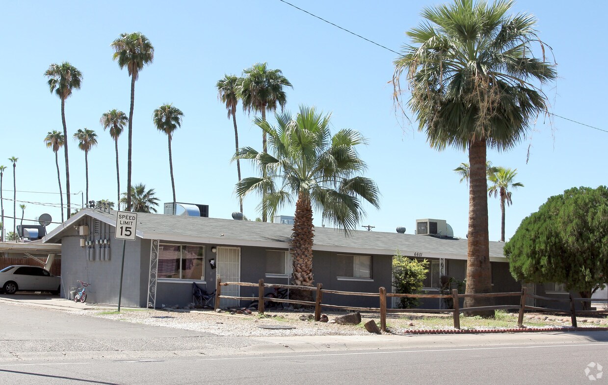 Primary Photo - 6601 E Osborn Rd