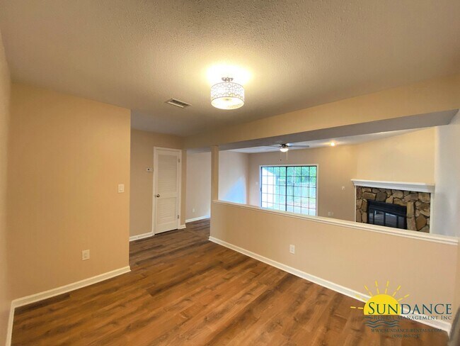 Foto del edificio - 222 Cloverdale Blvd