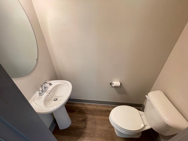 Foto del edificio - Bristol Creek 2 bedroom unit with fenced p...