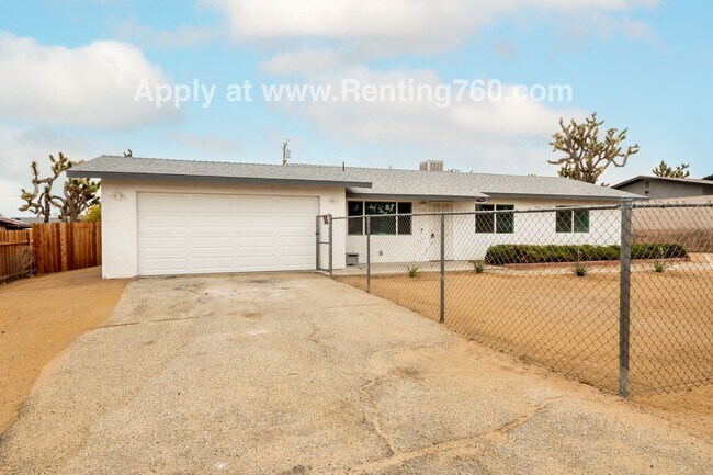 Foto del edificio - Updated 3 Bed 2 Bath Home Centrally Located!!