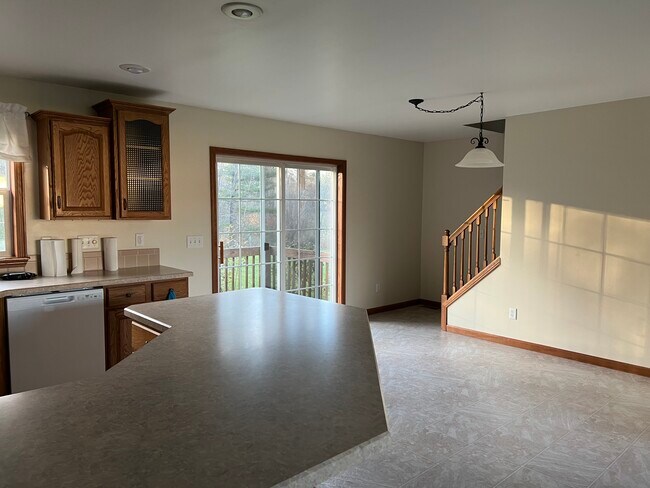 Building Photo - 284 Ridge Rd