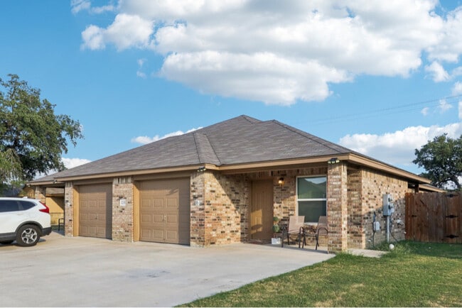 Foto del edificio - 1235 Liberation Ln