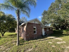 Building Photo - 122 E Bullard Ave