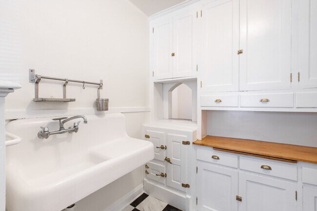 Foto del edificio - 2610-18 Fremont Ave S