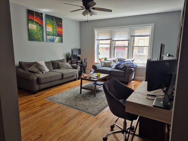 Foto del edificio - 4839 W Addison St