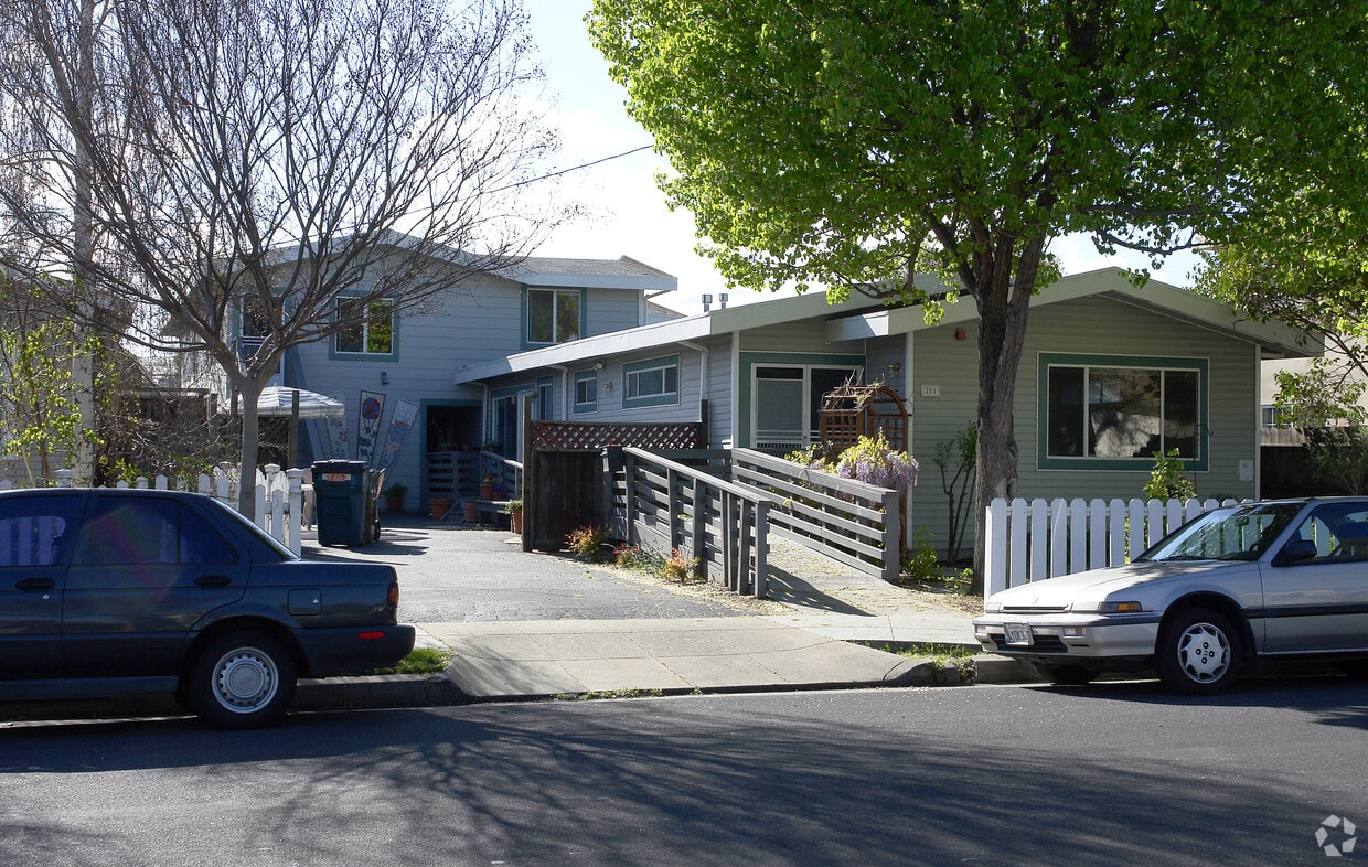 Foto principal - 251 Jackson Ave