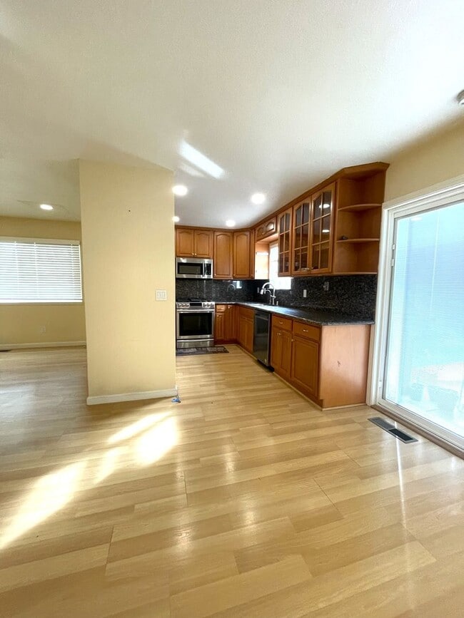 Building Photo - Lovely 3 Bedroom 2.5 Bath home for rent in...
