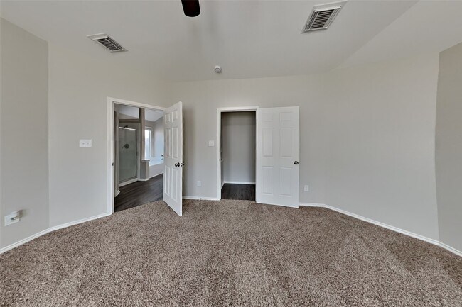 Foto del edificio - 3707 Cane Lake Dr