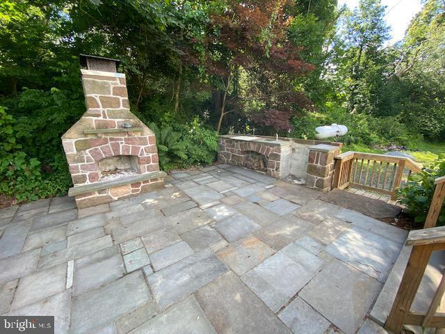 Building Photo - 33 Weaver Ln