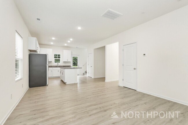 Building Photo - 4105 Snyder Dr