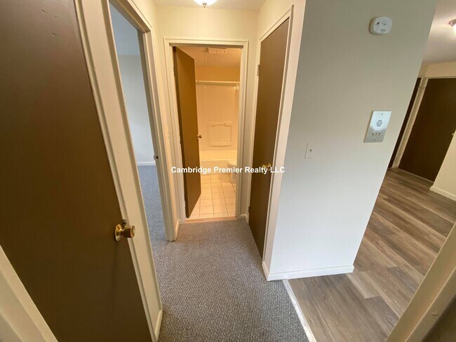 Building Photo - 74 Craigie St