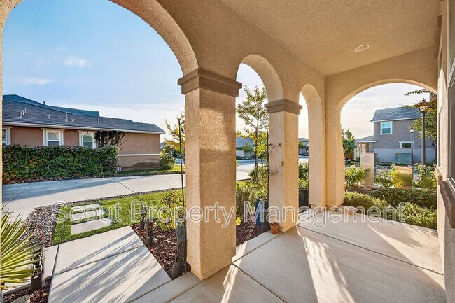 Foto del edificio - 39012 Crown Ranch Rd