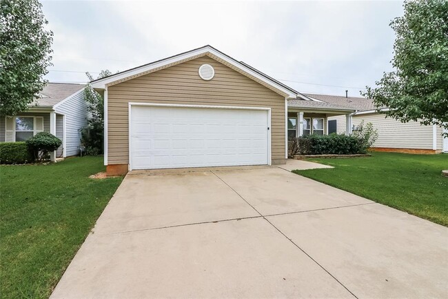 Building Photo - 426 English Elm Ln