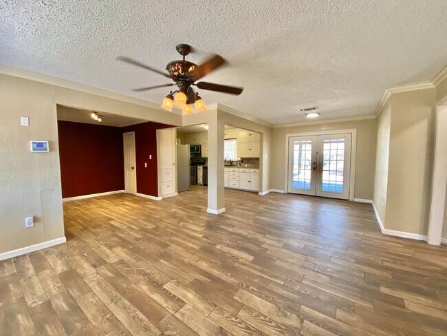 Foto del edificio - Spacious Four Bedroom, Pre-Leasing for Sum...