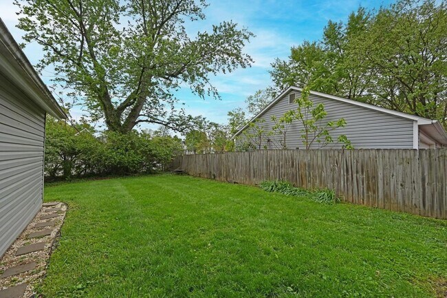 Building Photo - 2127 Slane