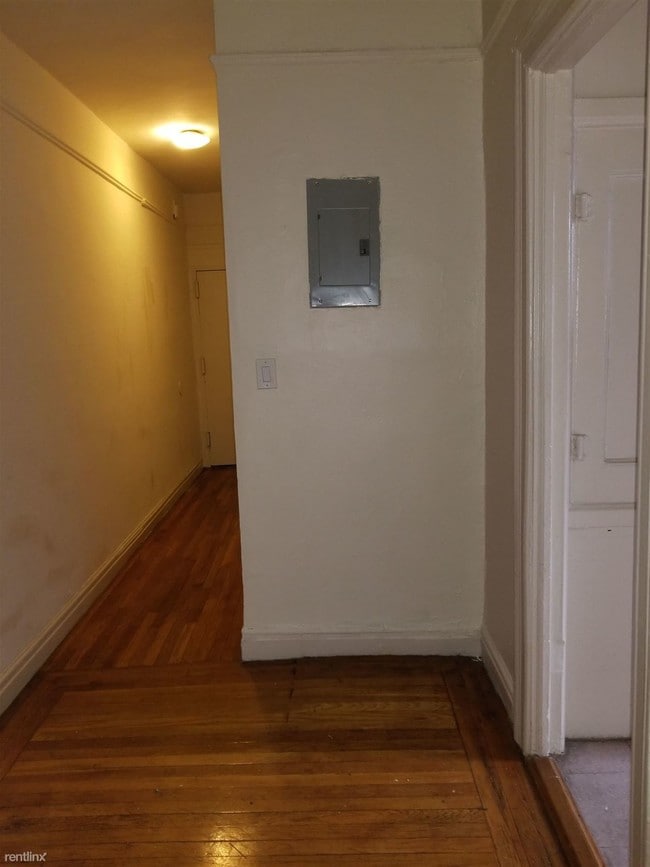 Building Photo - 1 br, 1 bath Apartment - 3230 Steuben Ave