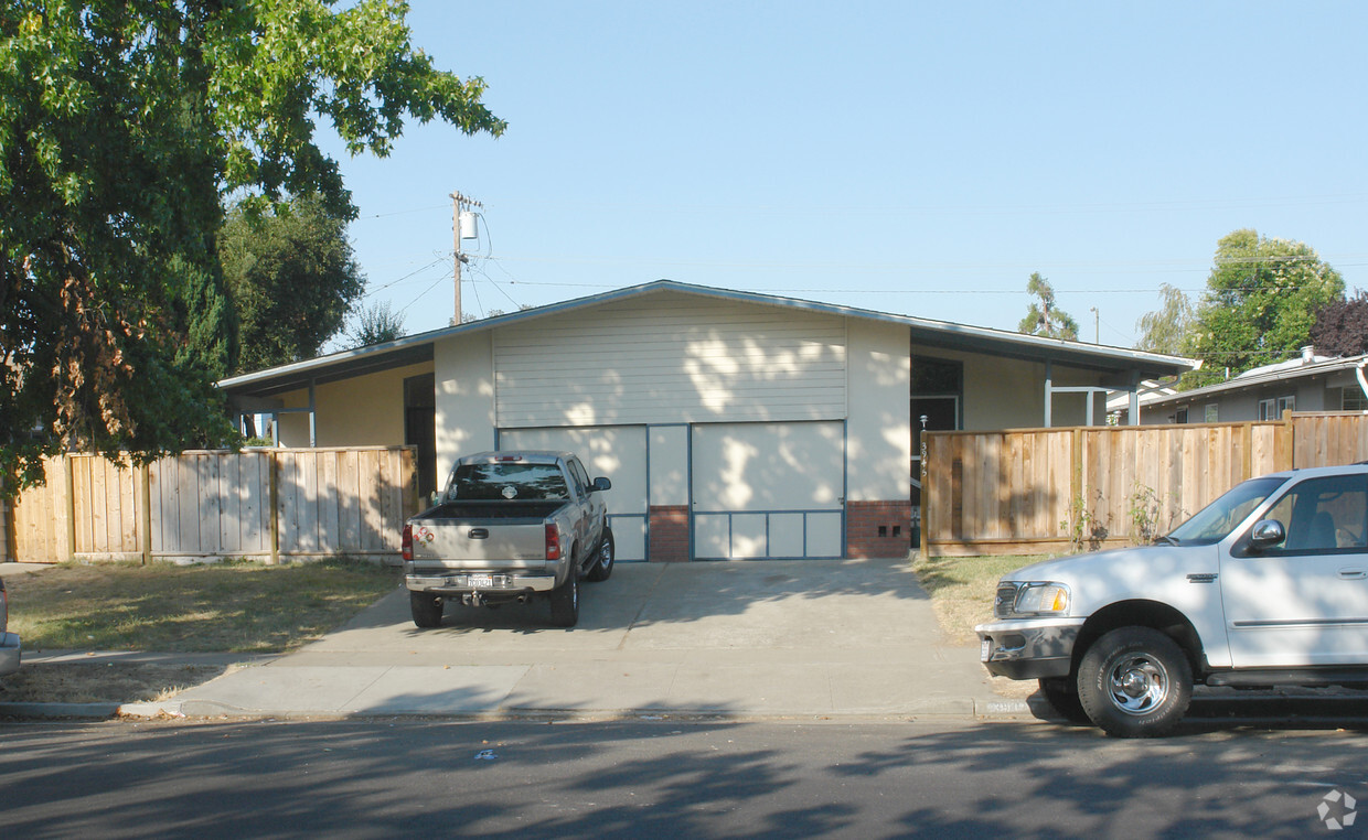 Building Photo - 3945-3947 Camden Ave